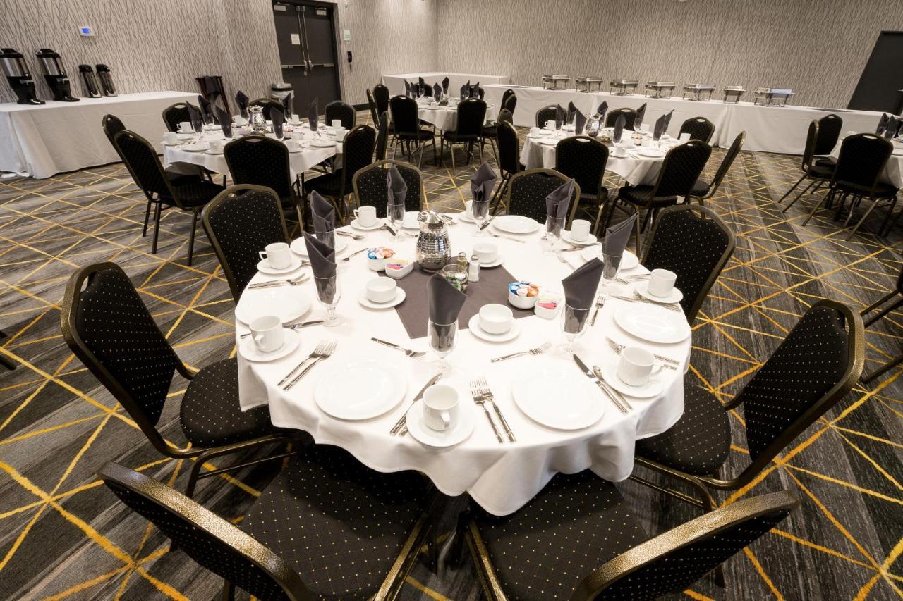 Holiday Inn & Suites Detroit - Troy By Ihg Экстерьер фото