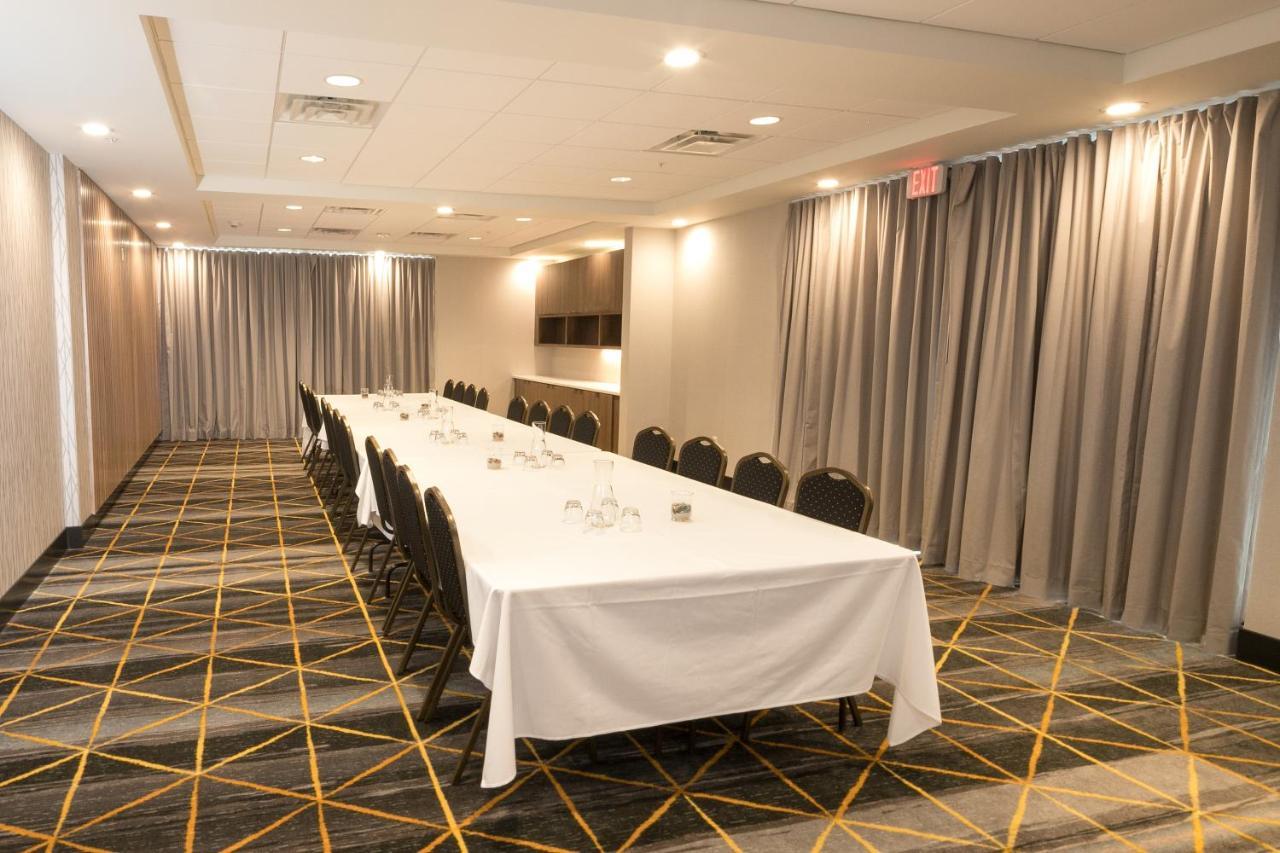 Holiday Inn & Suites Detroit - Troy By Ihg Экстерьер фото