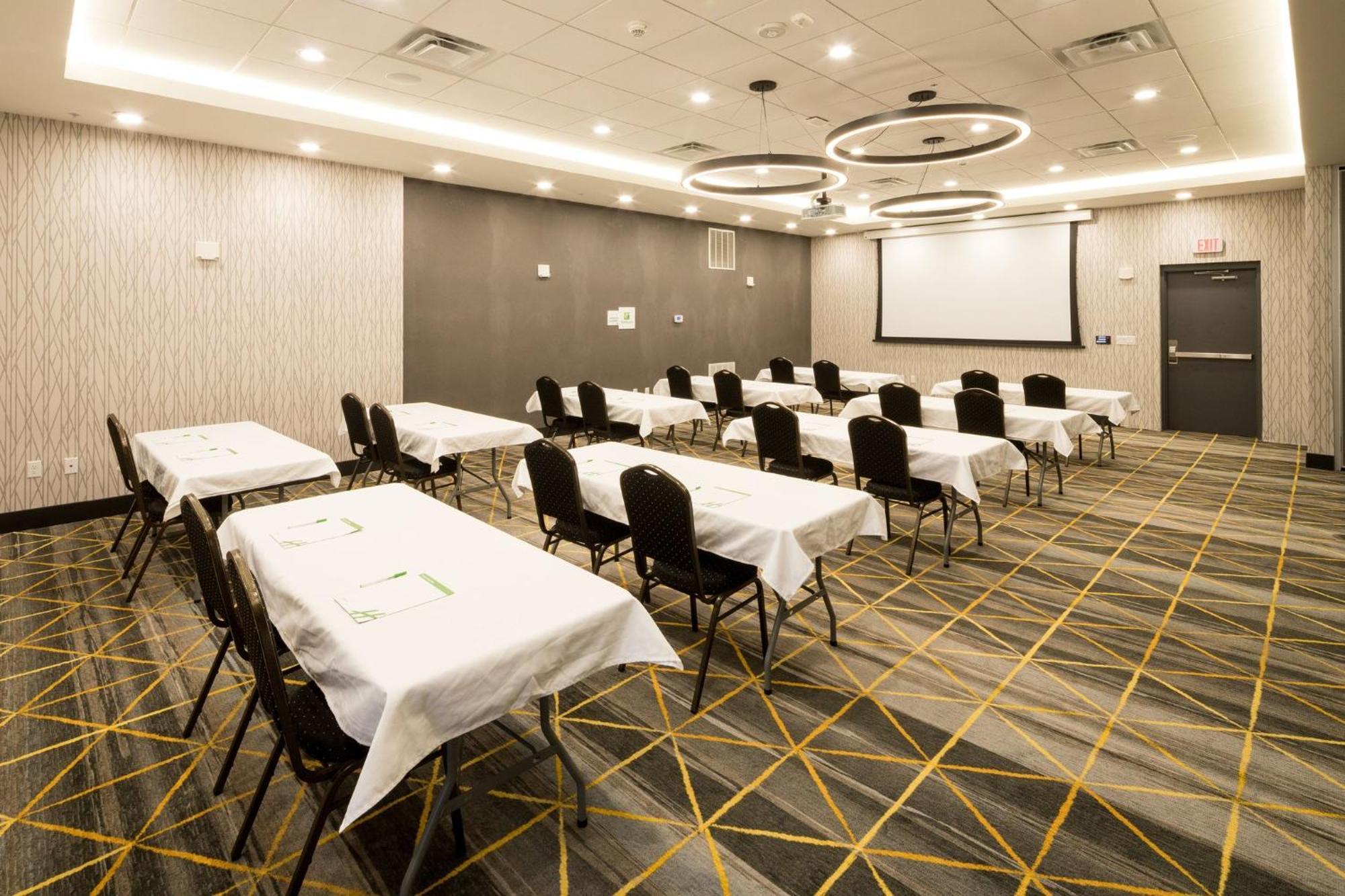Holiday Inn & Suites Detroit - Troy By Ihg Экстерьер фото