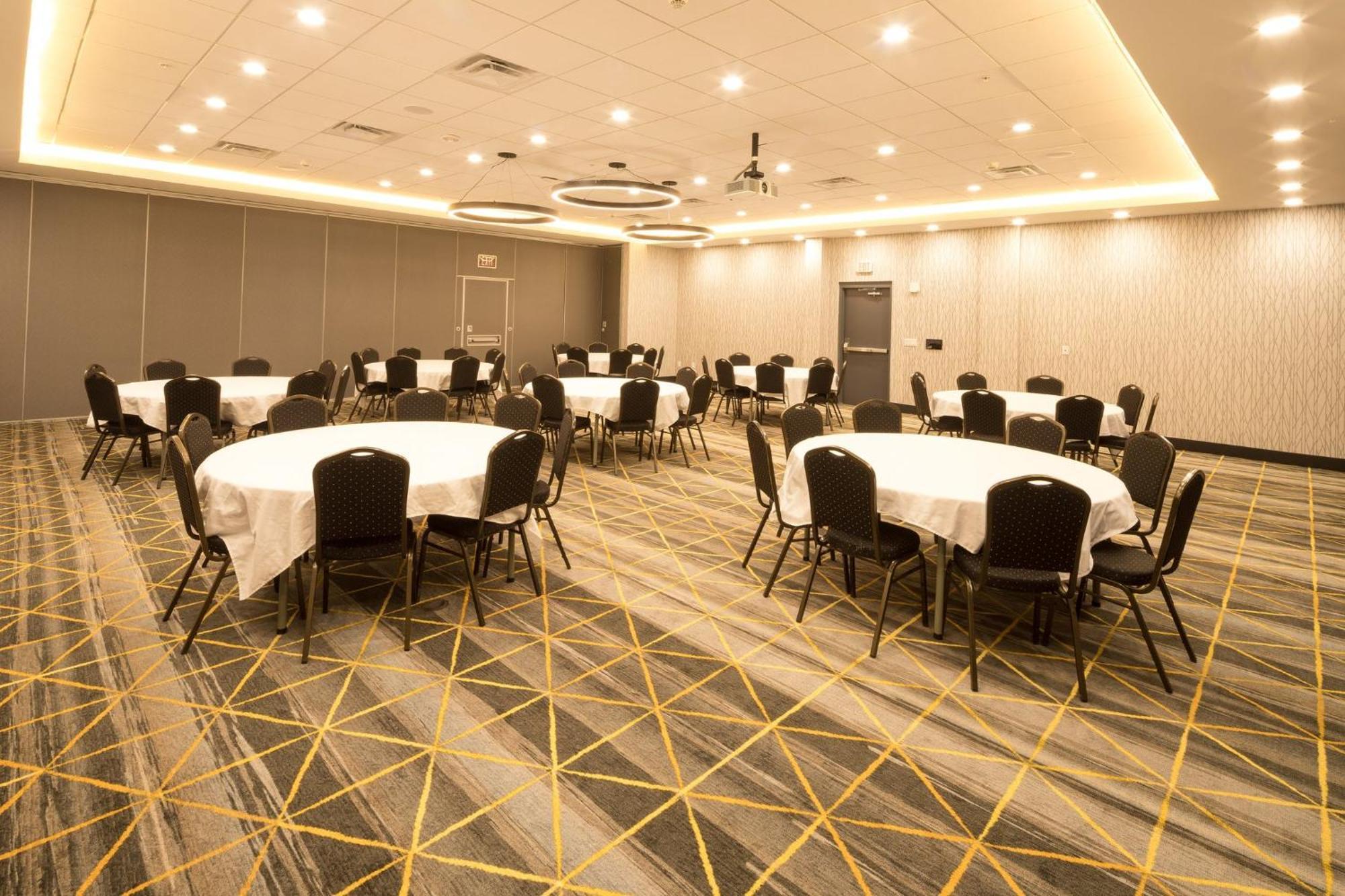 Holiday Inn & Suites Detroit - Troy By Ihg Экстерьер фото